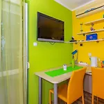 In Near And Pool Daire