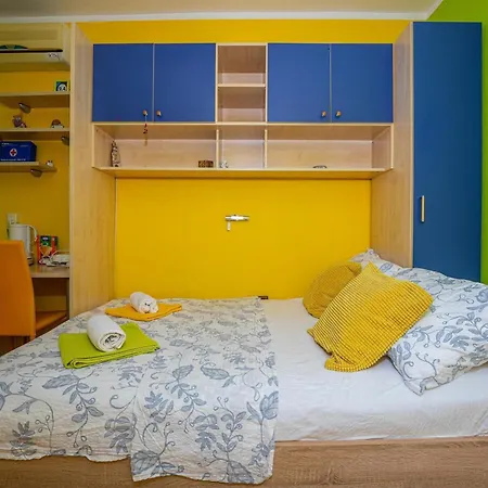 Apartman In Near And Pool