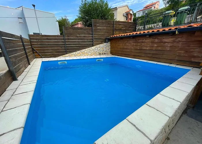 Apartment In Near And Pool Dramalj