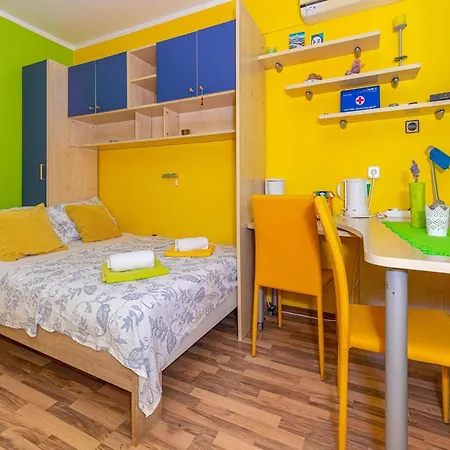 In Near And Pool Appartement