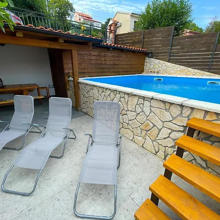 In Near And Pool Appartement