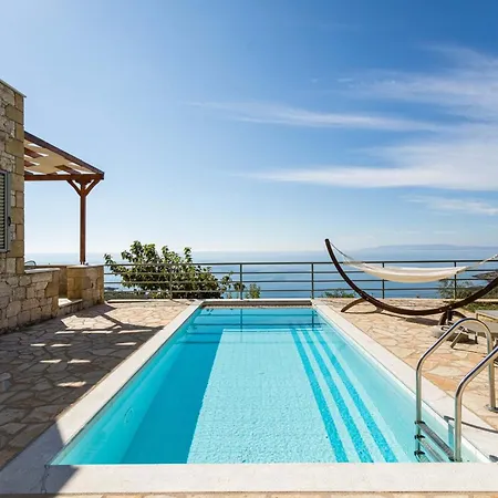 In Near And Pool Appartement *
