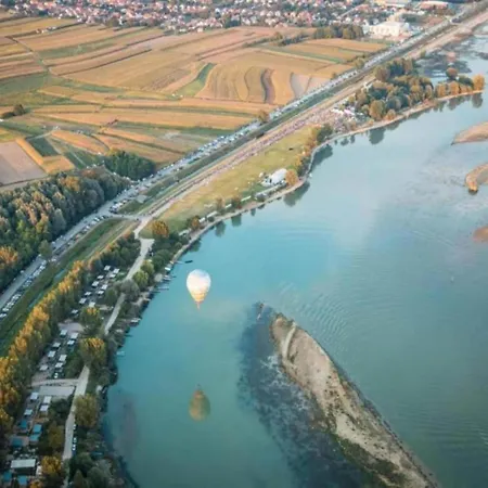 In Near And Pool Apartament