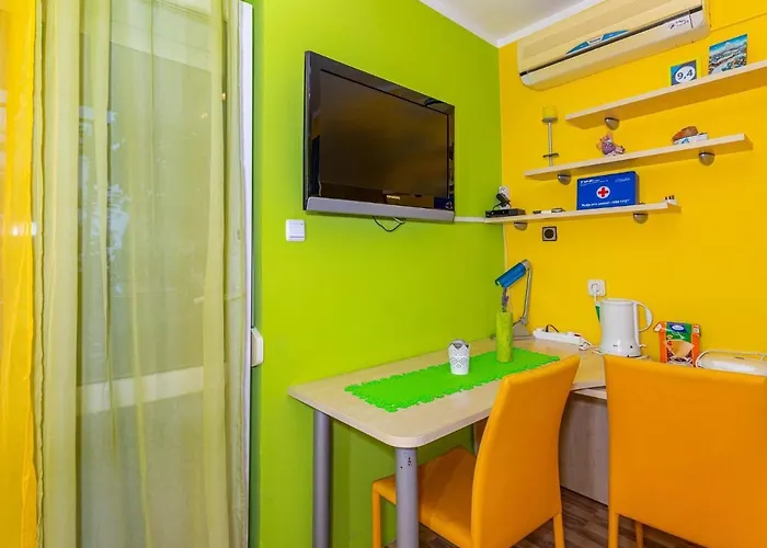 In Near And Pool Apartament