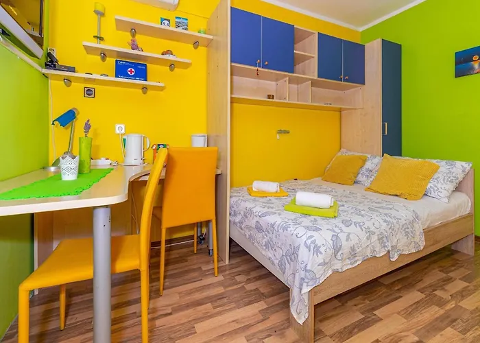 In Near And Pool Apartament *