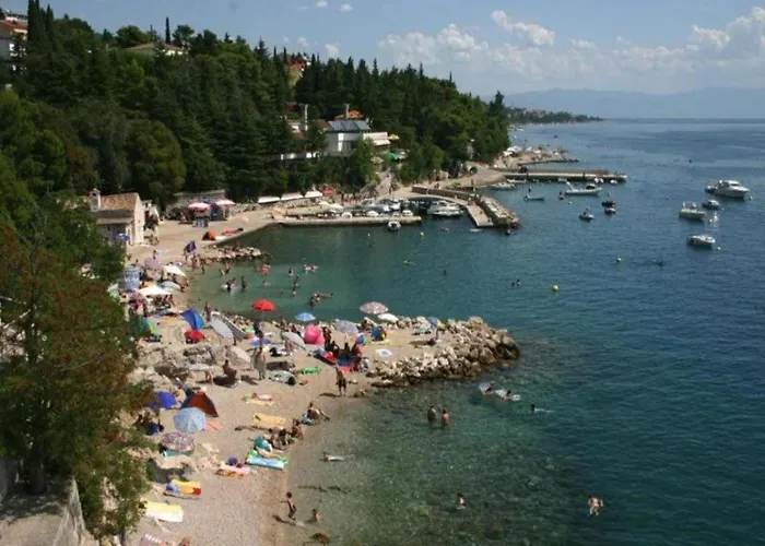 Apartament In Near And Pool *